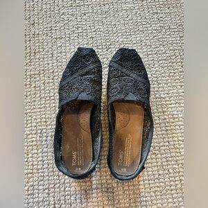 TOMS Women's Black Crochet Flats